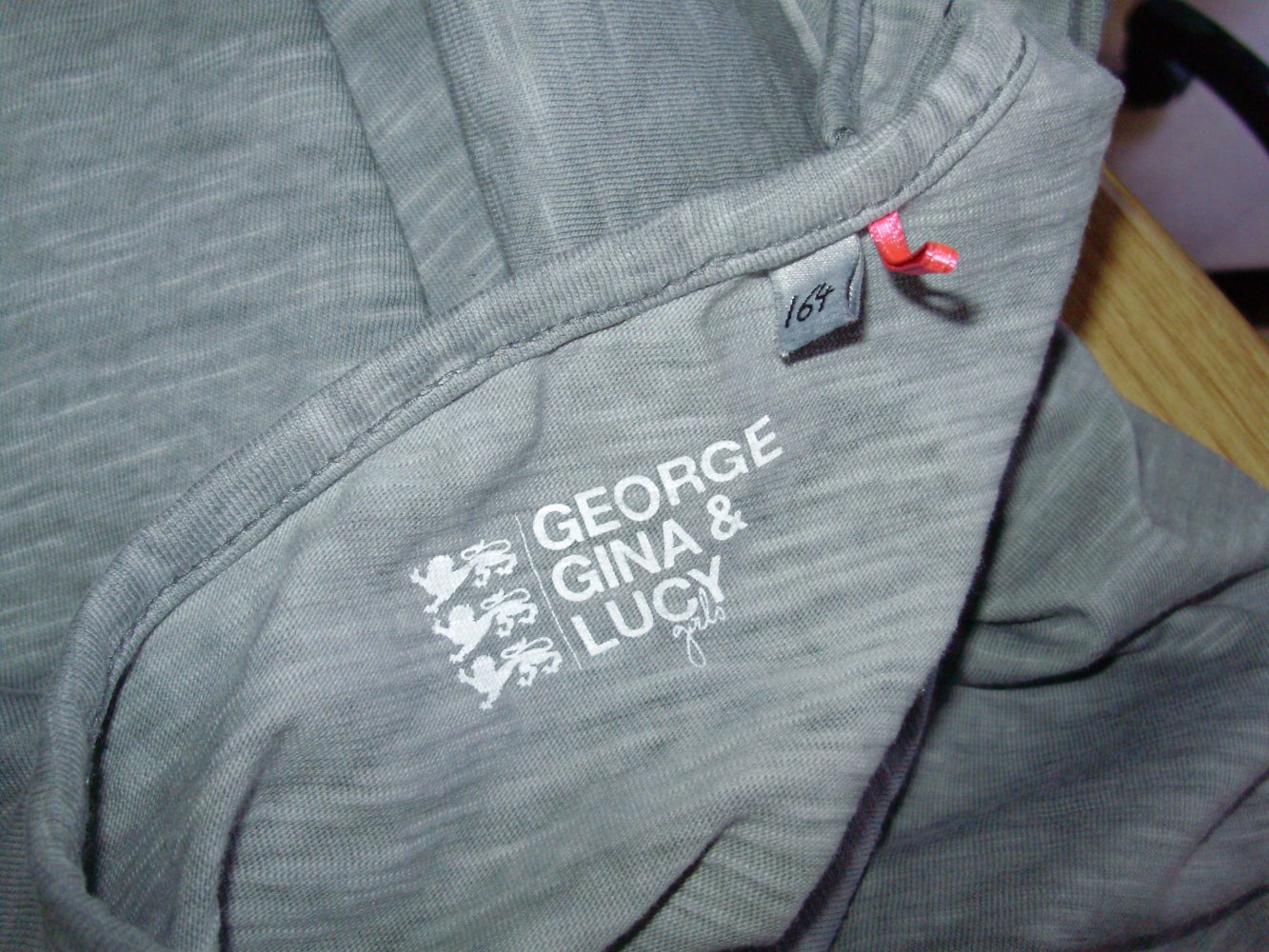 George, Gina & Lucy Kleid grau 