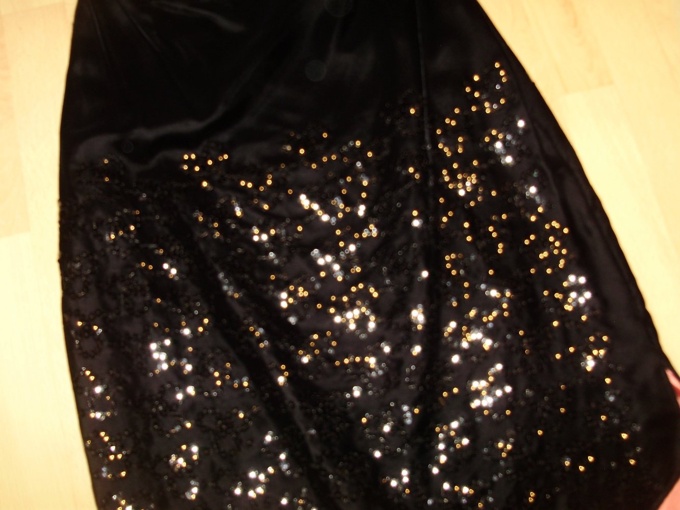 Samt Rock schwarz Pailletten rotes Futter Schlitz 38