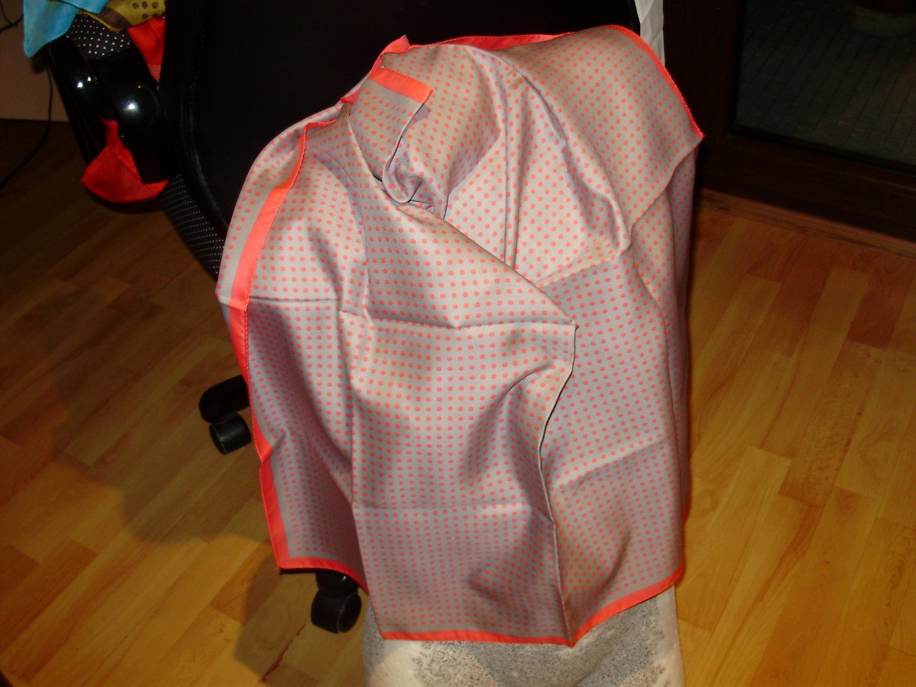 Tuch grau orange NEU wie Satin 68 x 68