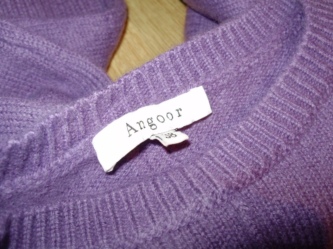 Angoor Kuschelpullover Wolle lila 38