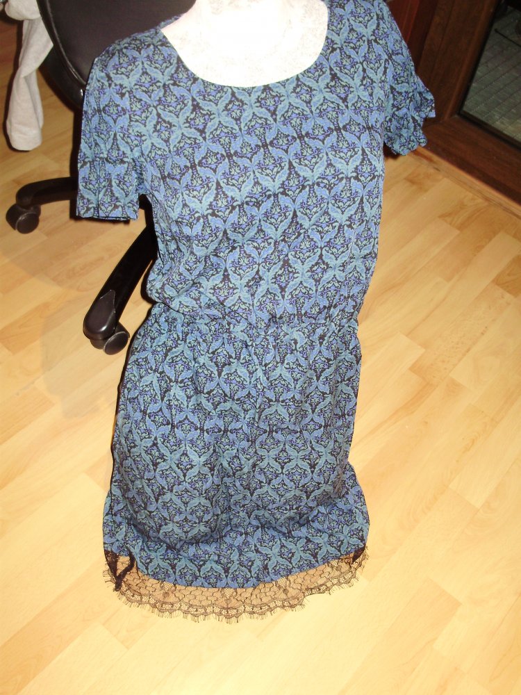 vero moda Kleid KA blau Muster Spitze an Saum Gr S