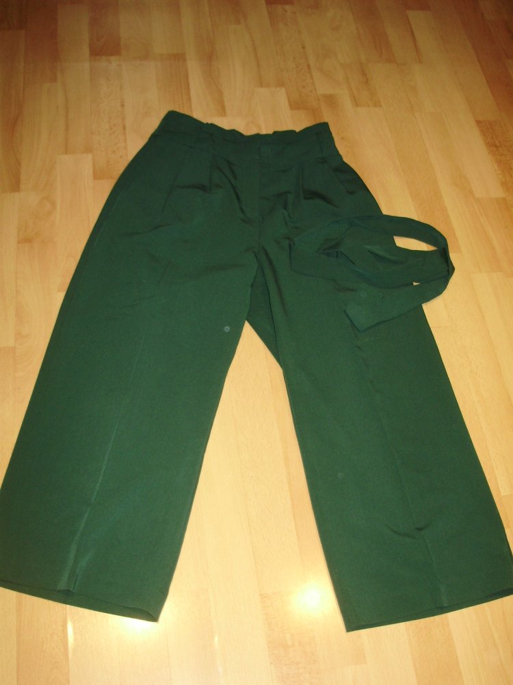 Reserved Hose grün weit Gr 38
