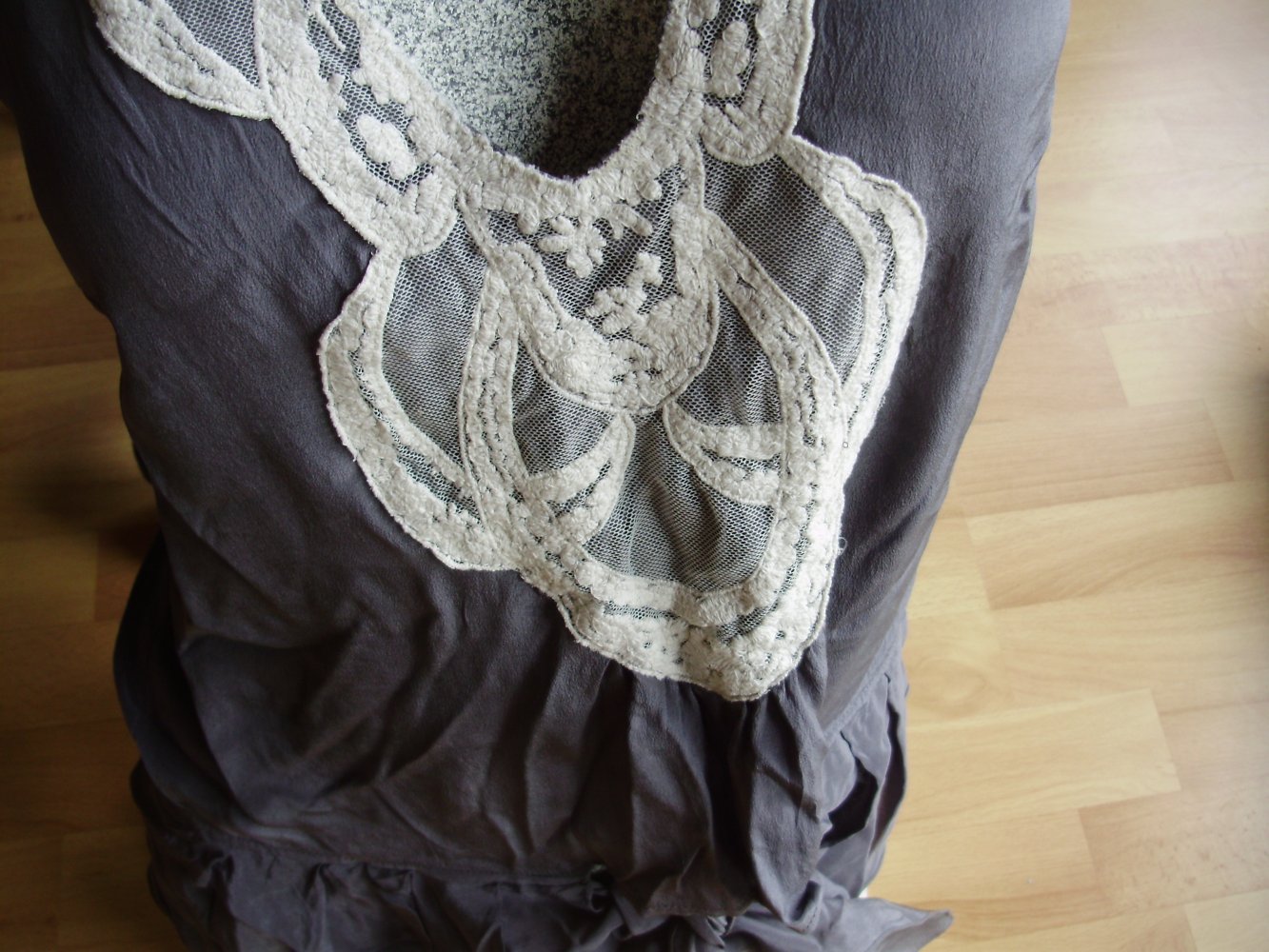 Magali Pascal Seidenbluse Top grau Stickerei Spitze ausgefallen M