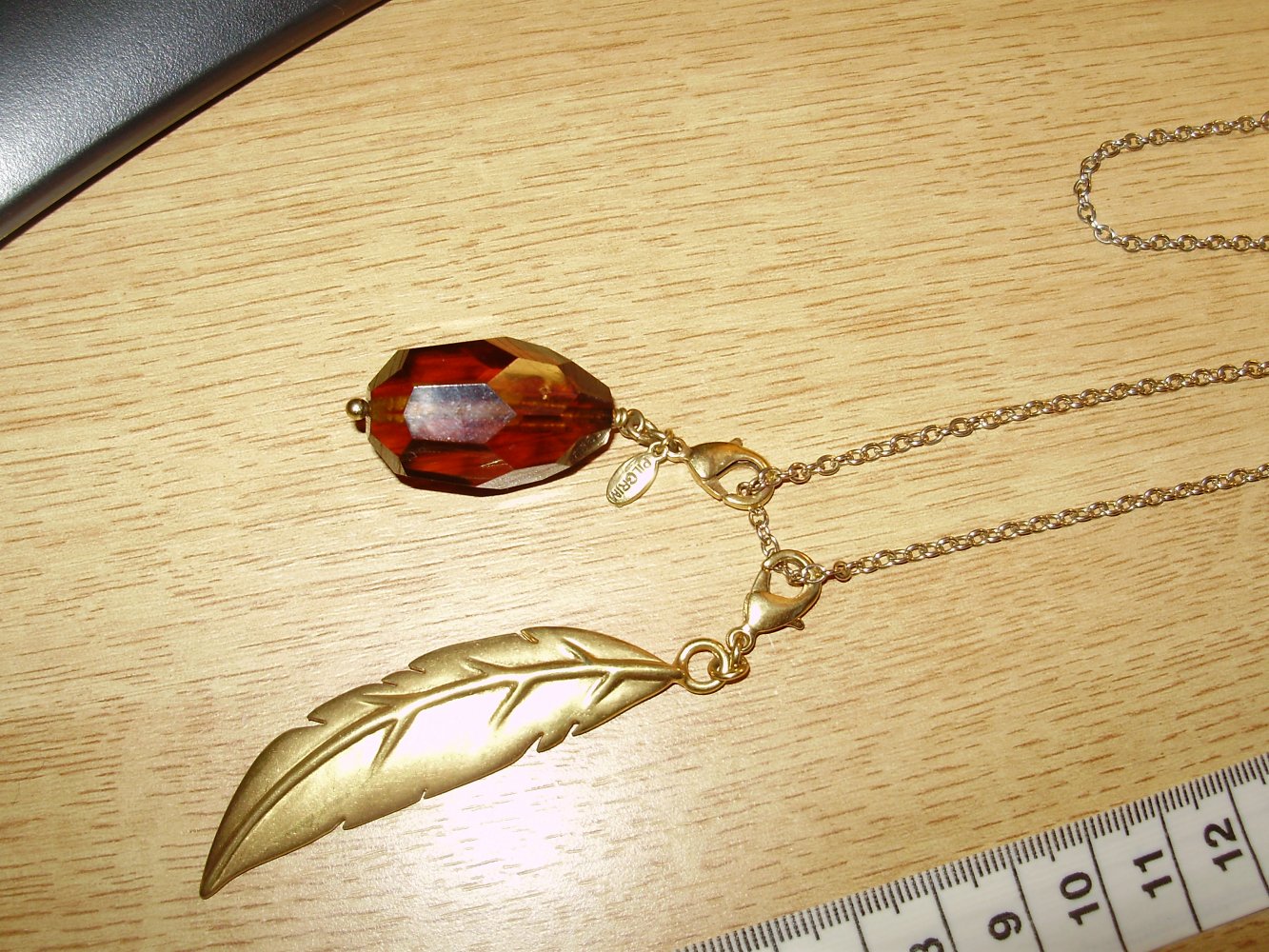 Pilgrim 2 Anhänger Feder 8 cm braune Perle 6 cm + Kette 63 cm