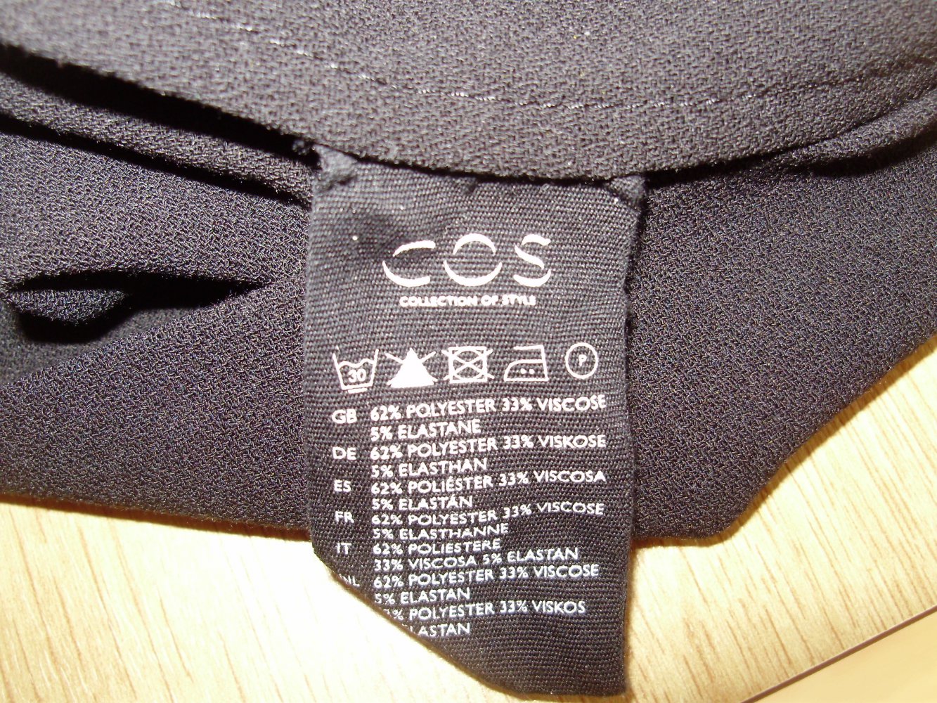 Cos Kleid schwarz elegant ausgefallen Gr 34