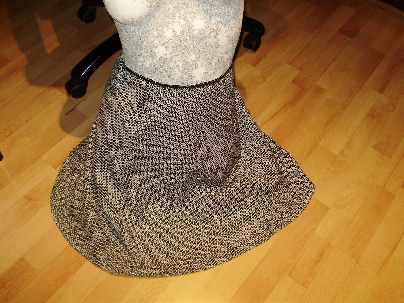 Esprit Rock ausgestellt schwarz/ weiß Muster gefüttert S