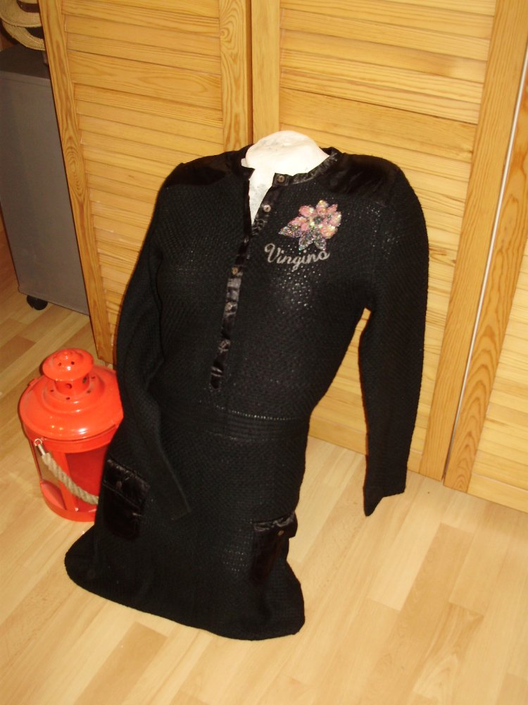 Strick Kleid Vingino schwarz Stickerei + APplikation S