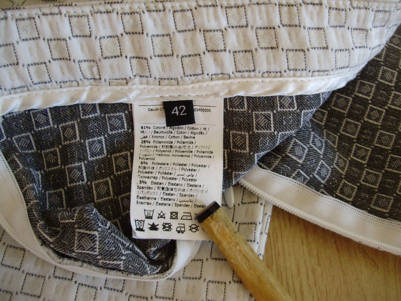 Gaudi Hose beige Muster 42 = S