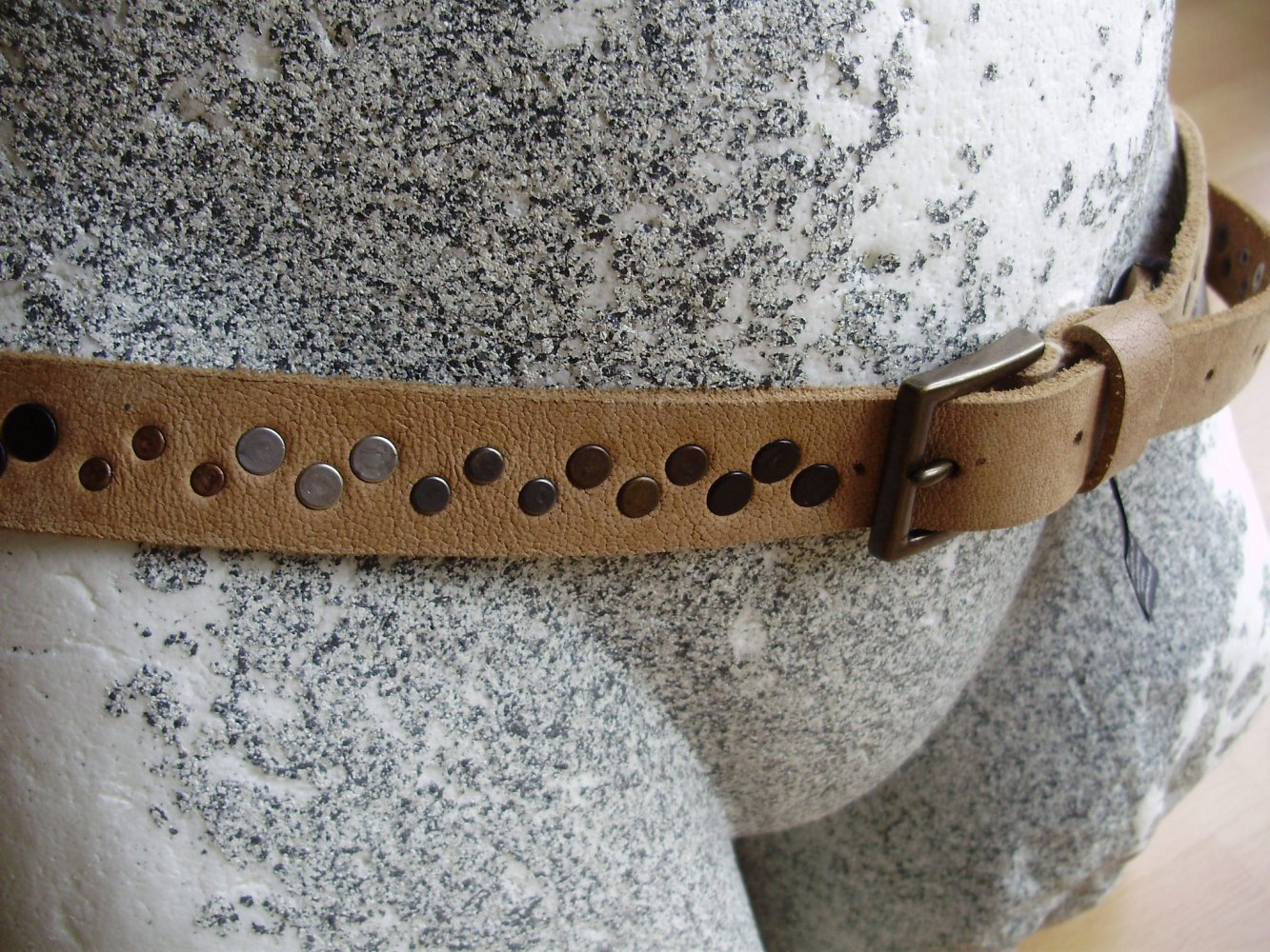 Gürtel hellbraun Nieten 90 cm