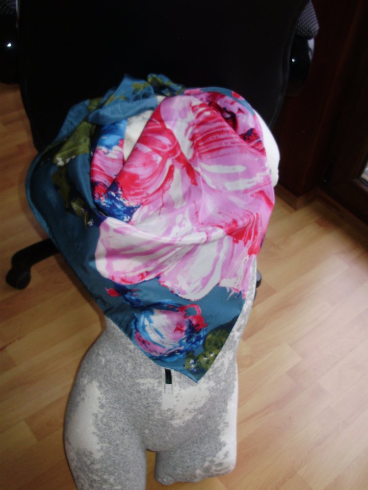 benetton Tuch blau Muster Blumen 88x88 cm NEU