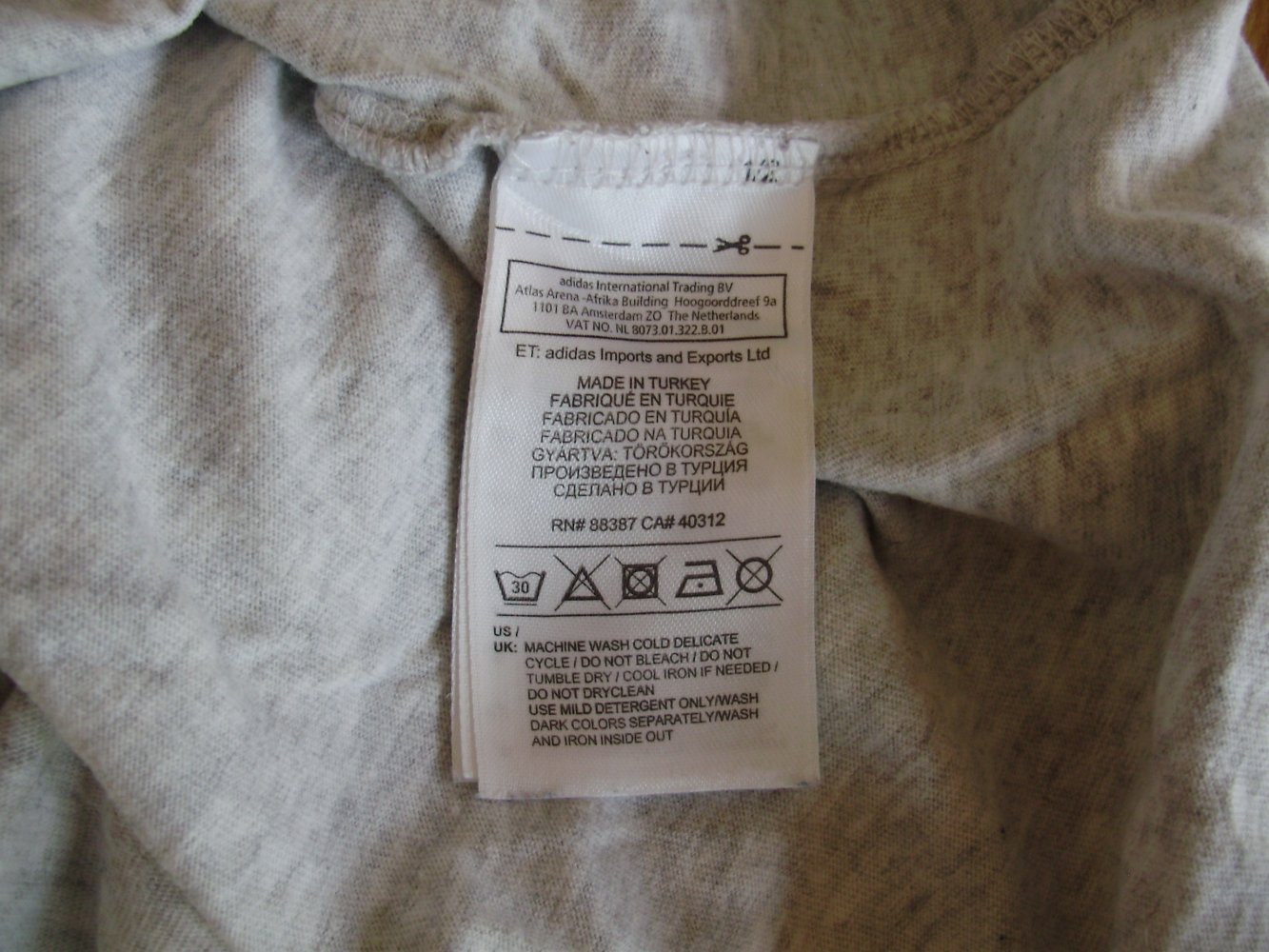 adidas neo Shirt hellgrau Kopfhörer BW S