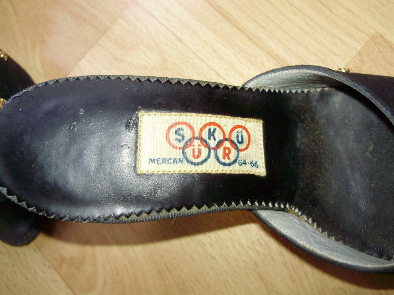 Wunderschöne Pantolette schwarz Samt Goldblümchen Gr 3,5 = 36