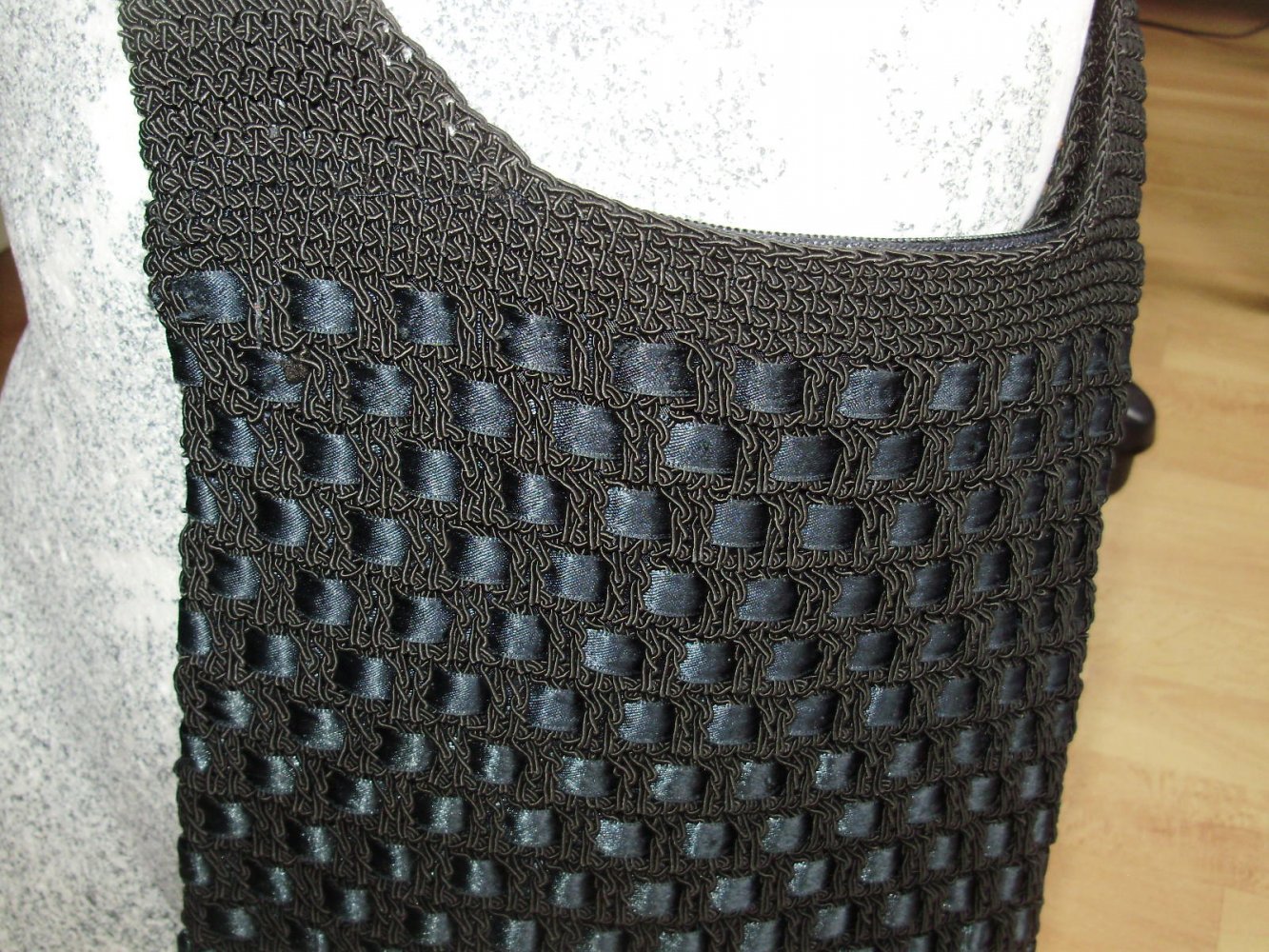 Umhängetasche schwarz Häkel mit Satinbändern wie neu