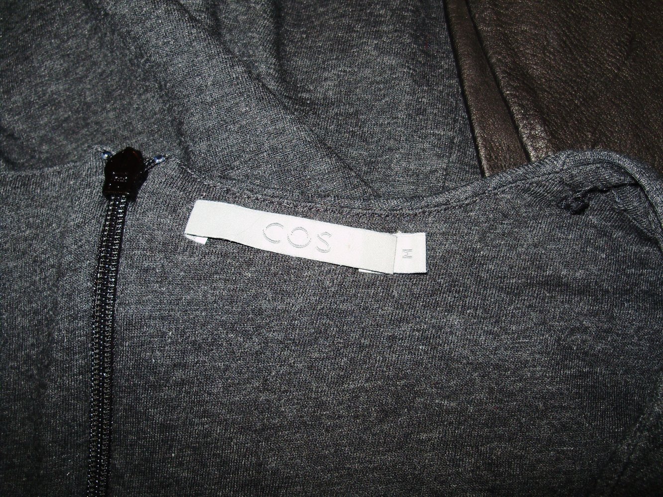COS Kleid grau mit Lederärmeln LA RA M