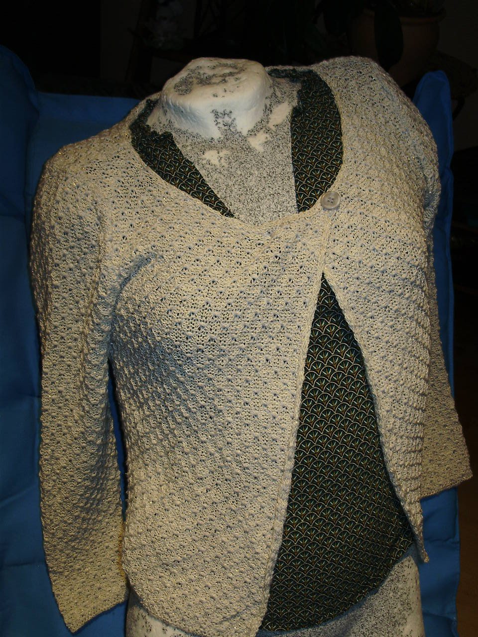 Cardigan beige Goldfäden locker fallend S passend