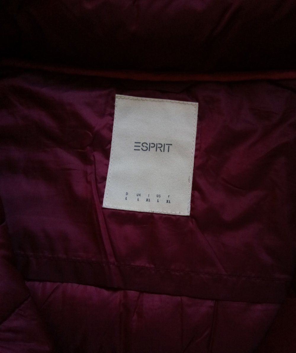 weinrote Daunenjacke
