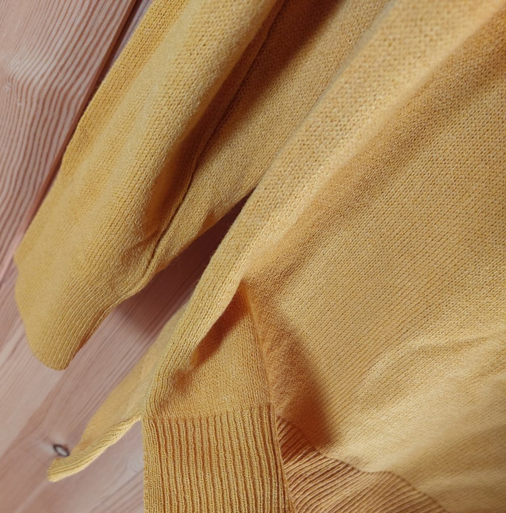 Senfgelber Pullover 