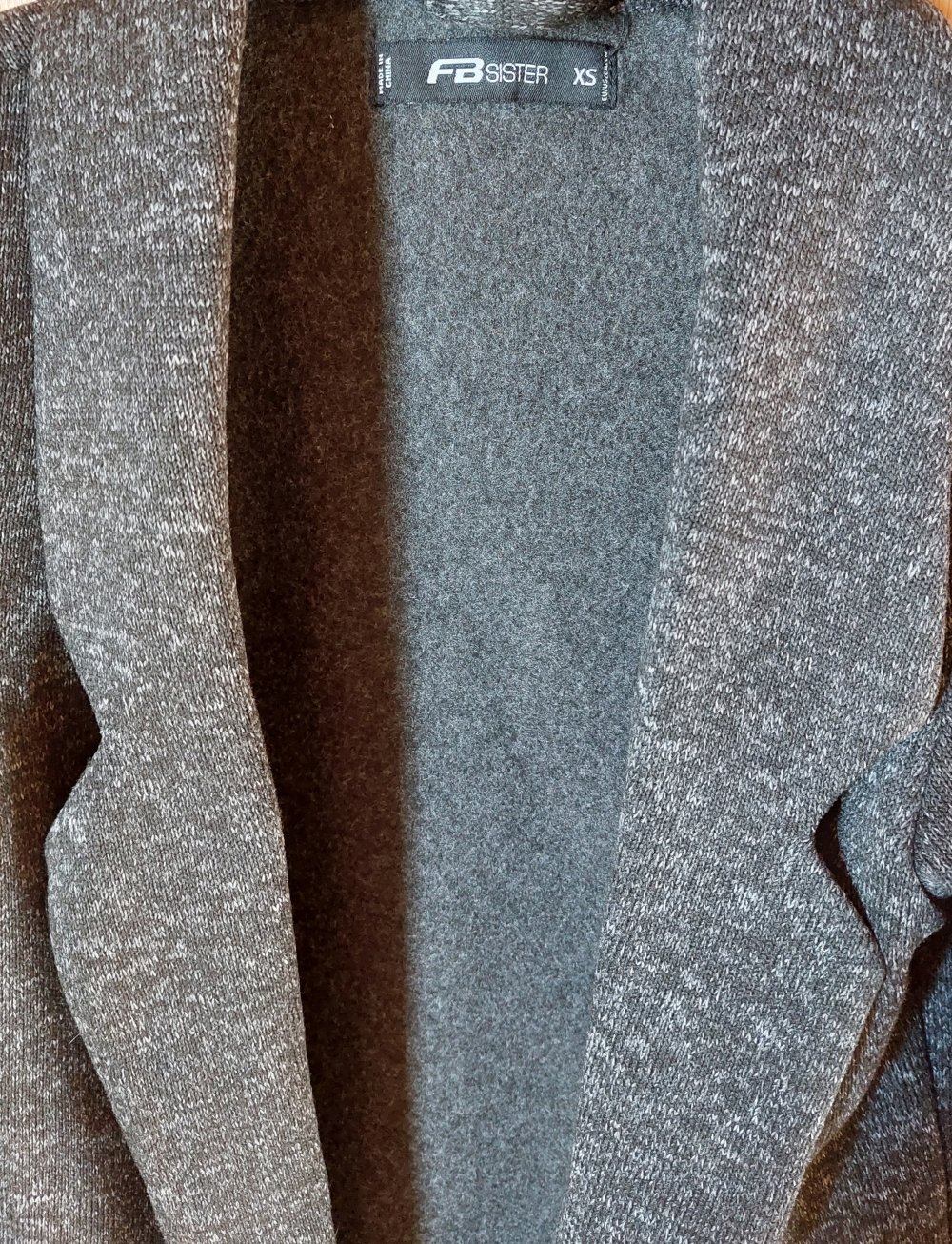Grauer Cardigan 
