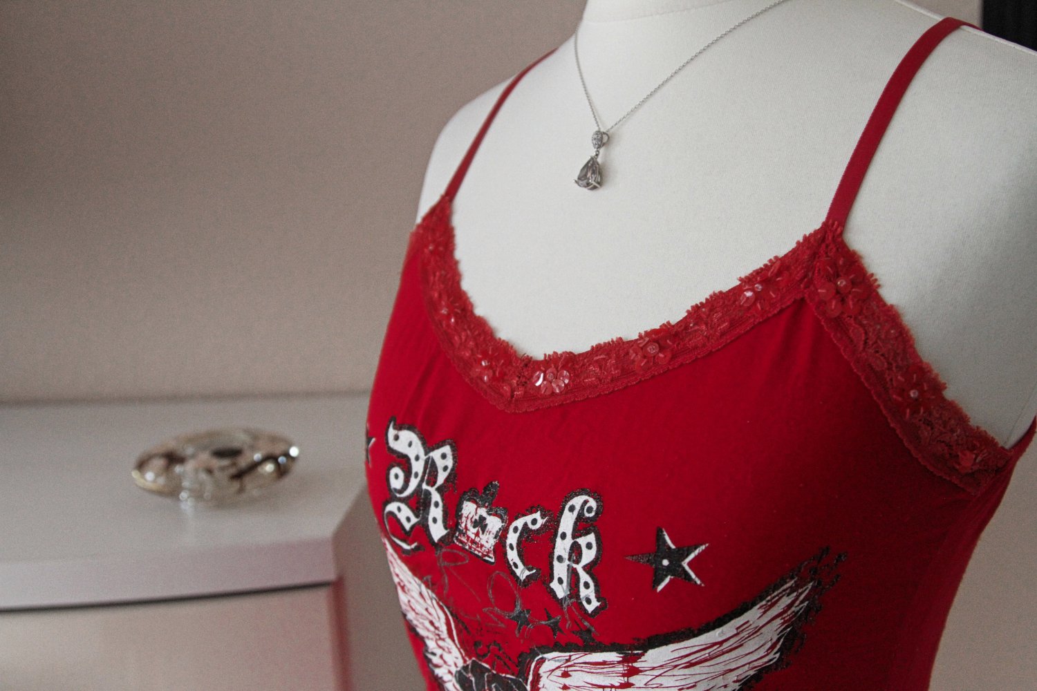 Rockiges Top rot Rock 36 S Rock mit Aufdruck und Pailletten