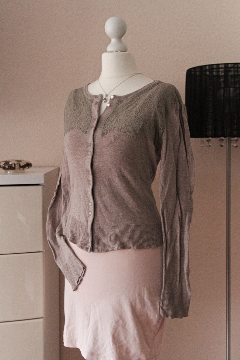 Stickjacke mit hübschen Details / Stickmuster