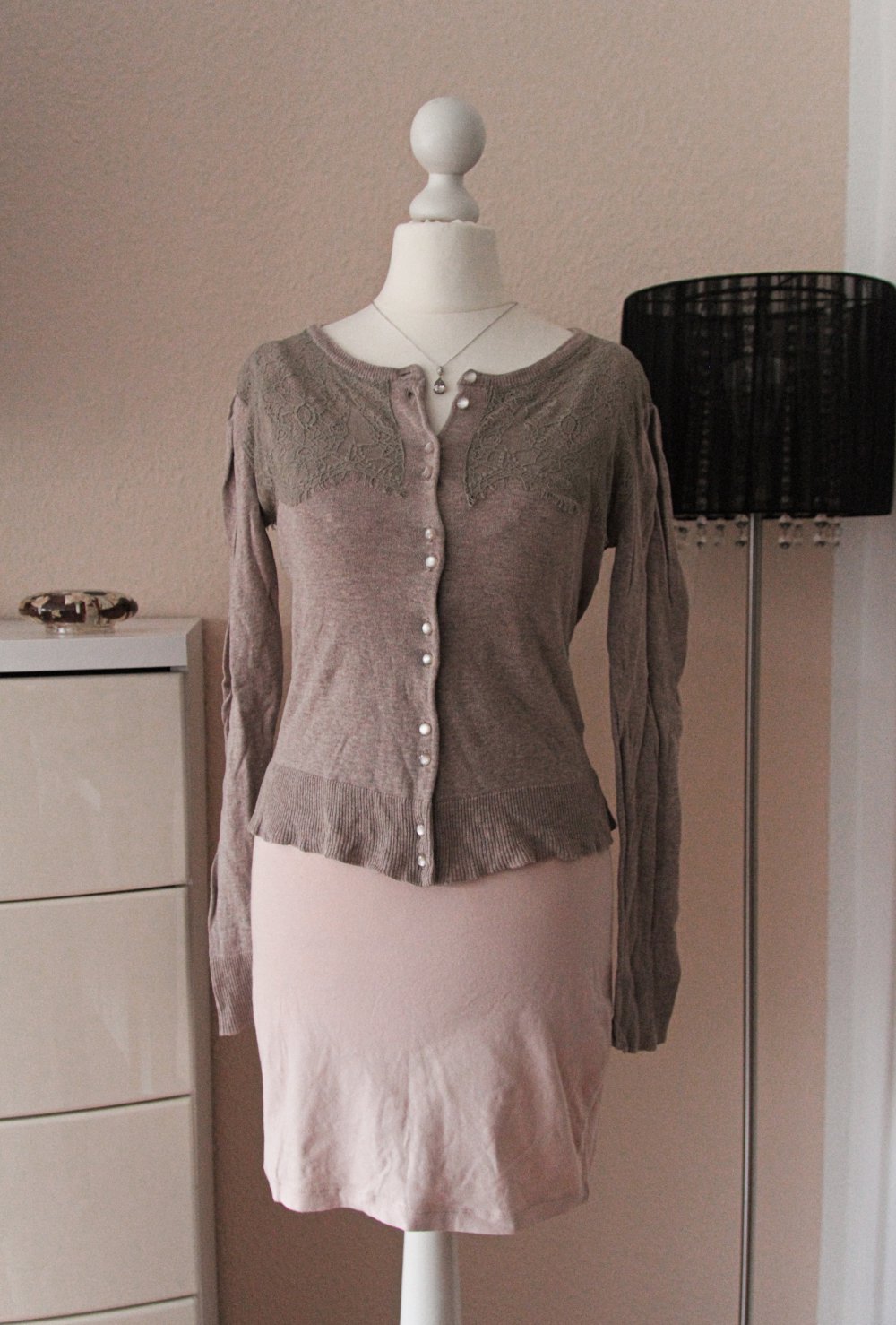 Stickjacke mit hübschen Details / Stickmuster