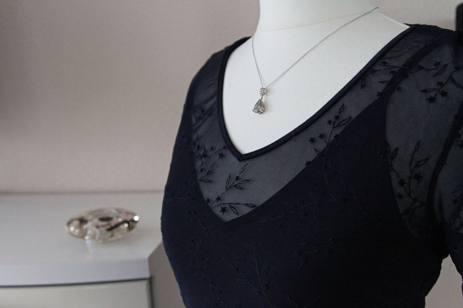 Kleid mit hübscher Spitze und süßen Details