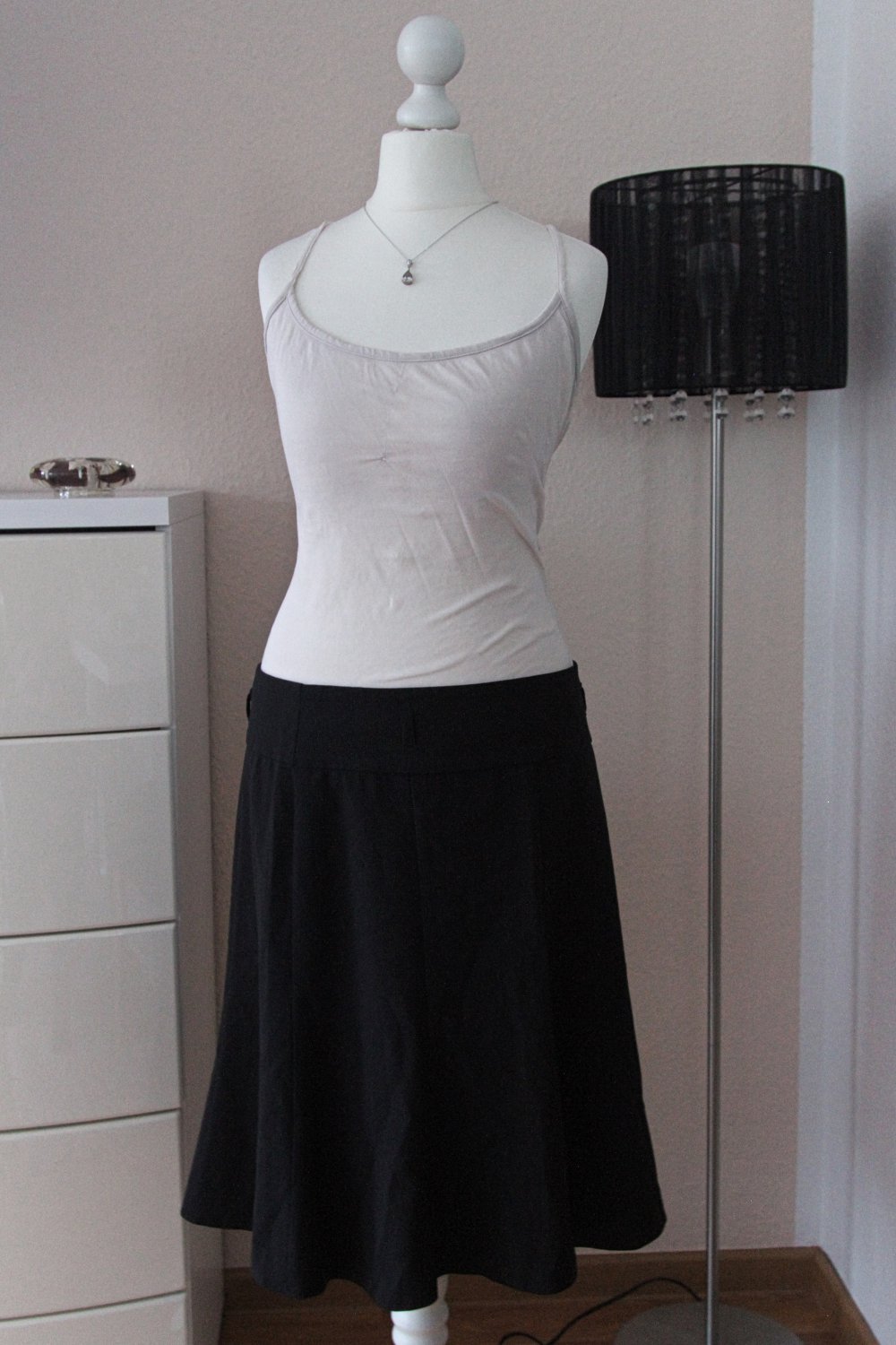 Falten Rock mit Nadelstreifen