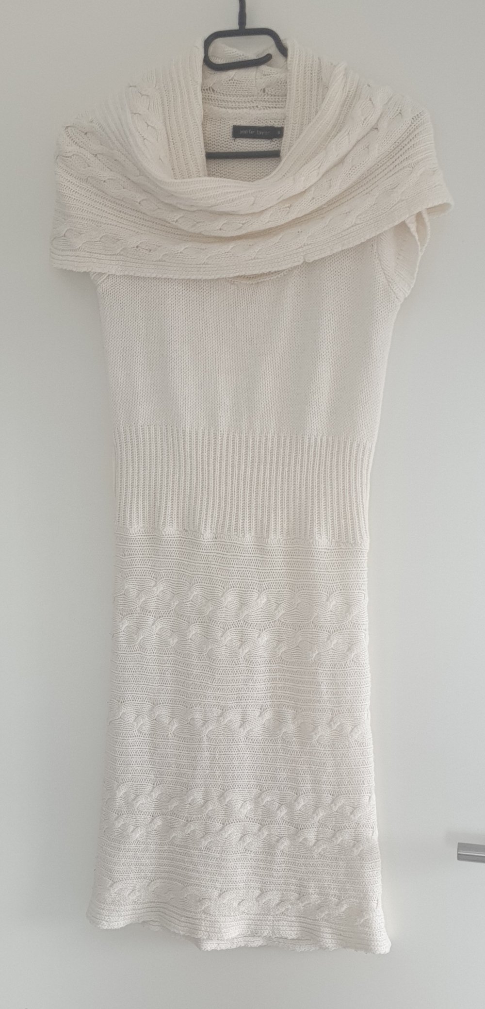 Cremeweißes Strickkleid