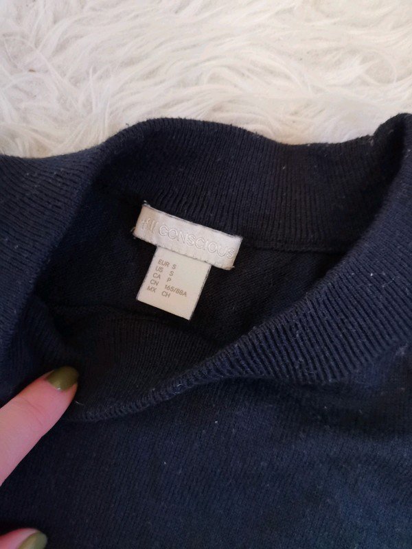Dunkel blauer pulli mit Reißverschlüssen