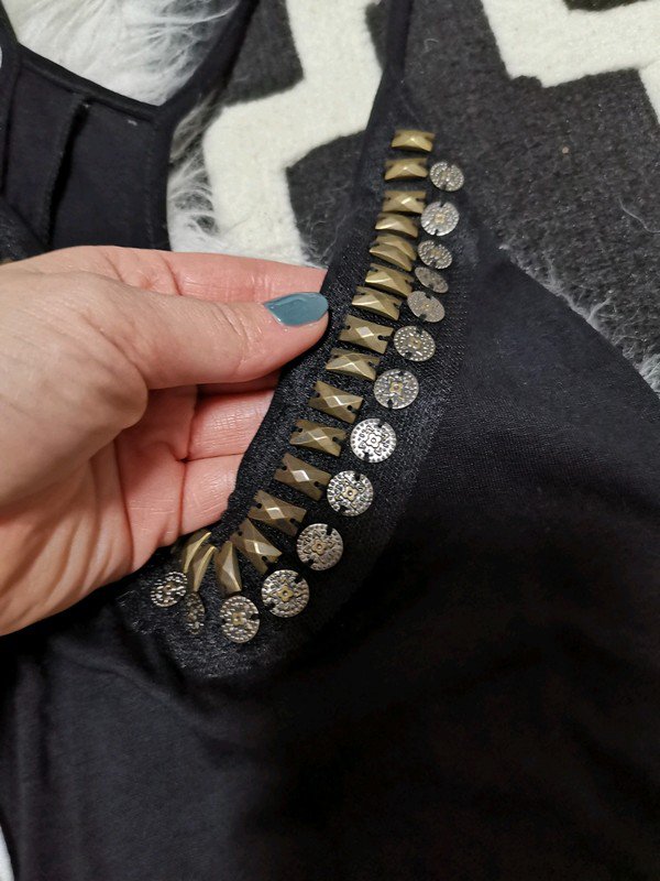 Asymmetrisches top mit Steinchen