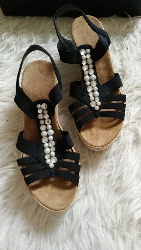 Neuwertige Rieker Sandale mit Keilabsatz