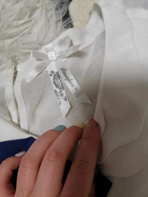 Top Mit Schleife und Kragen