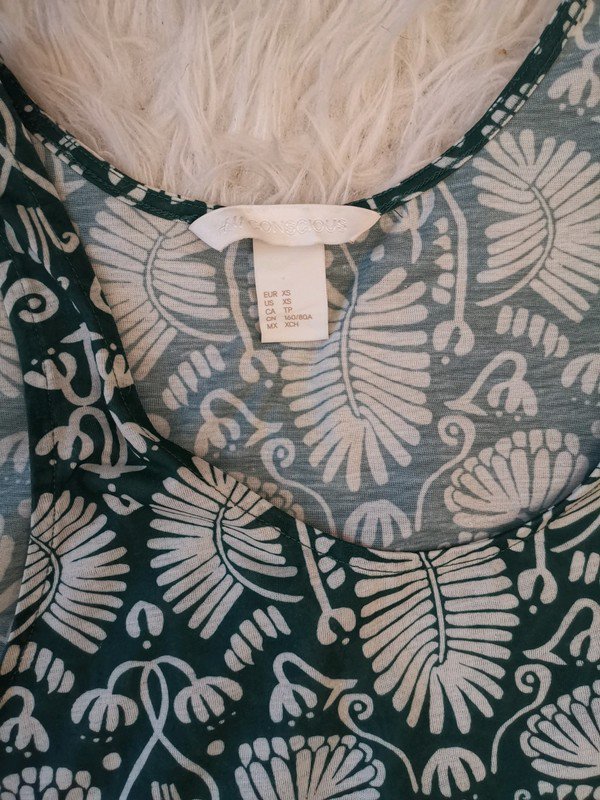 Grün gemustertes top