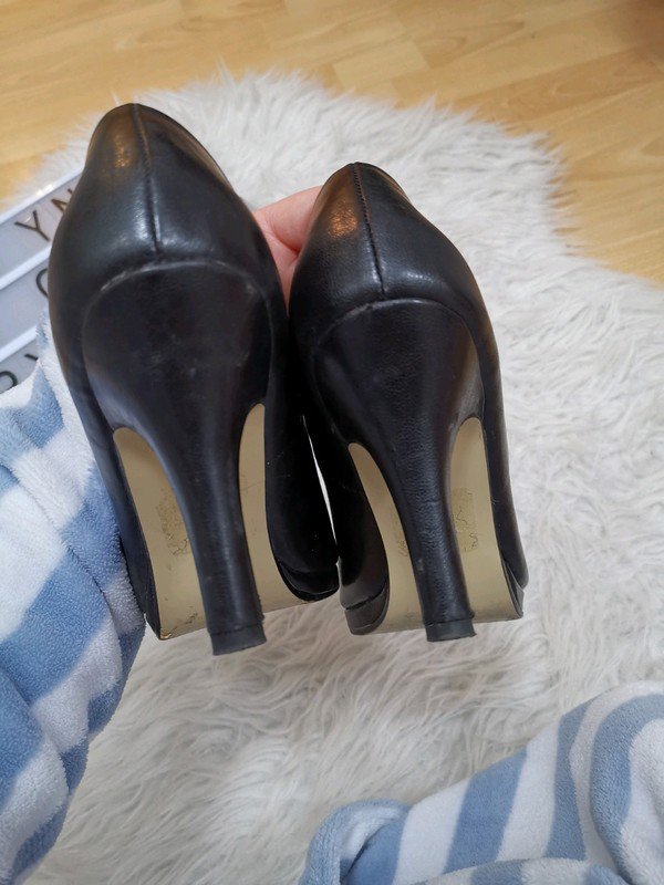 Peeptoes klassisch in schwarz