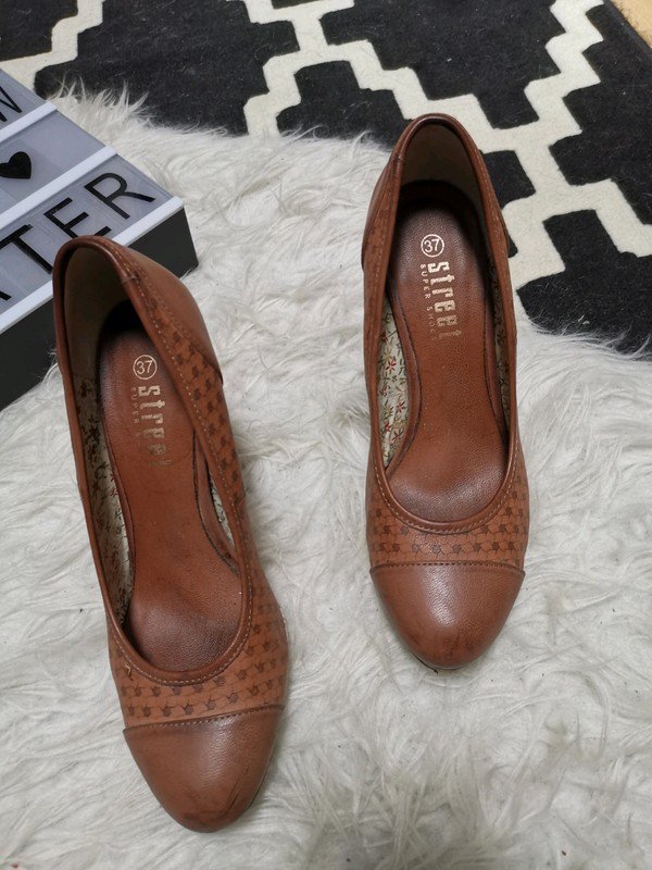 Braune pumps mit Kork