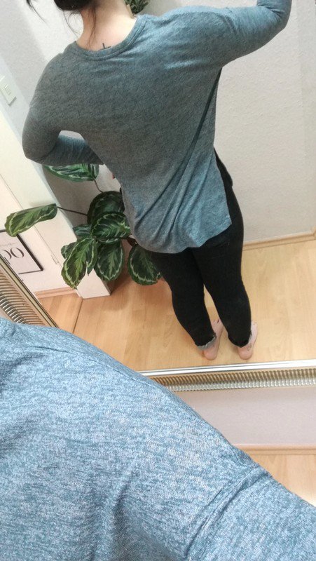 Langer Pullover mit schlitzen