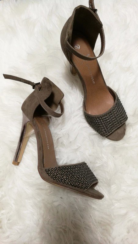 Stilettos Highheels Neuwertig m. Nieten