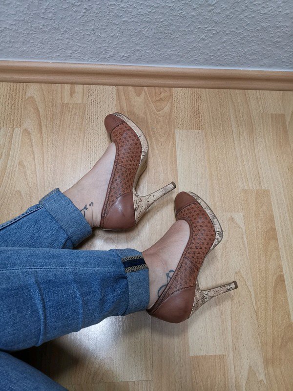 Braune pumps mit Kork