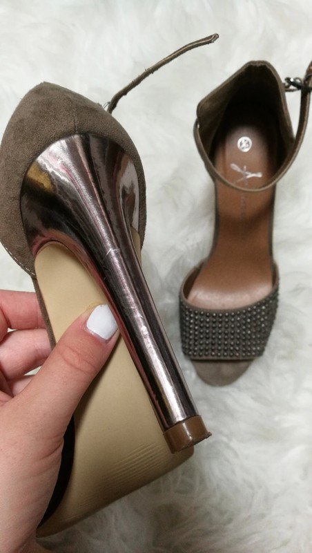 Stilettos Highheels Neuwertig m. Nieten