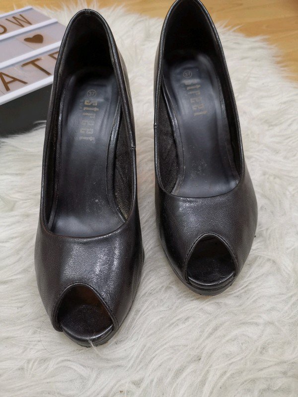 Peeptoes klassisch in schwarz