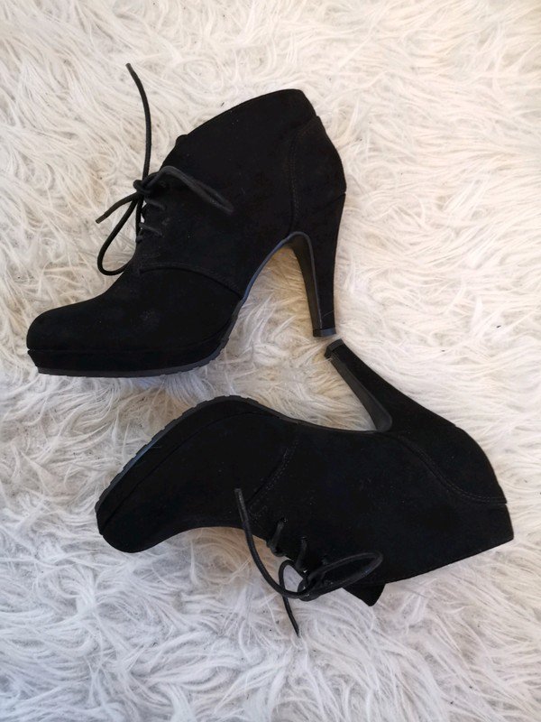 Stiefelette schwarz zum schnüren