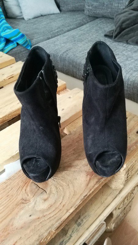 Schwarze highheels mit steinchen