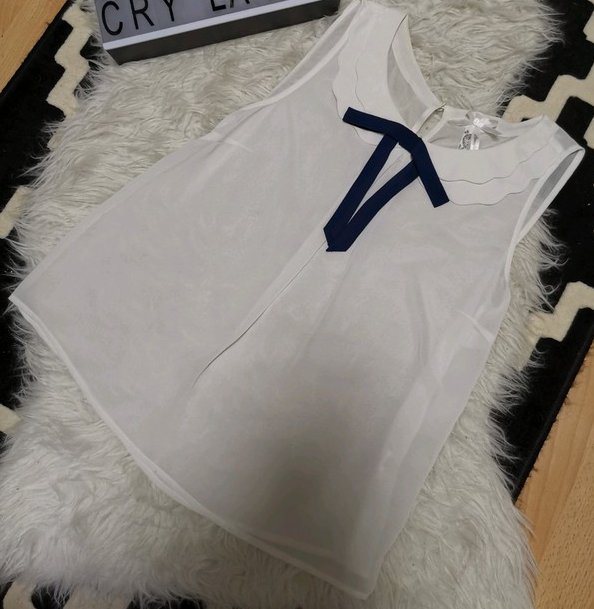 Top Mit Schleife und Kragen