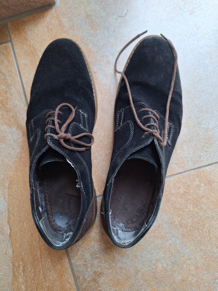 schwarze Herrenschuhe, Gr. 43