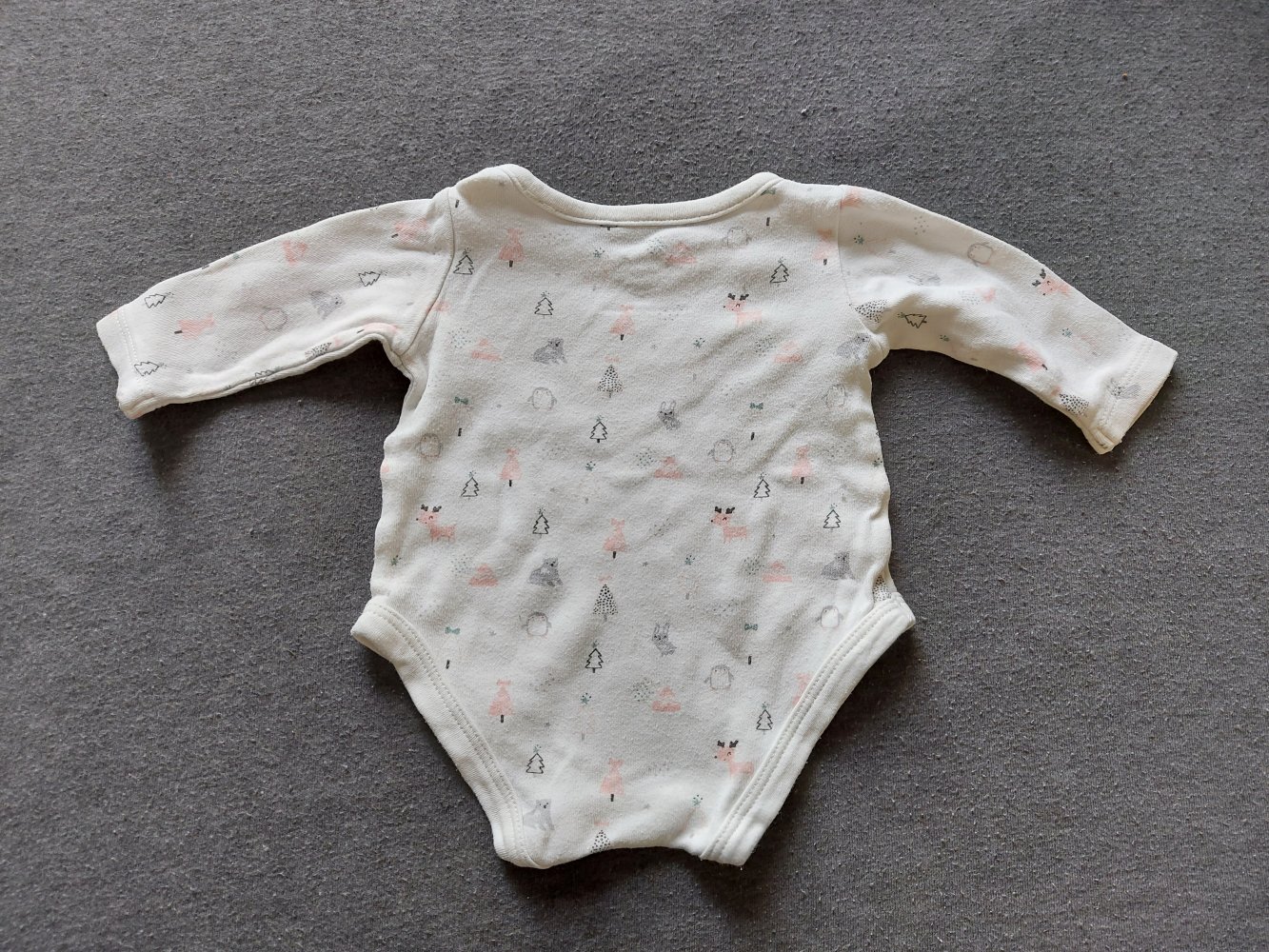 weißer Langarmbody mit niedlichen Wintermotiven Newborn Gr. 56