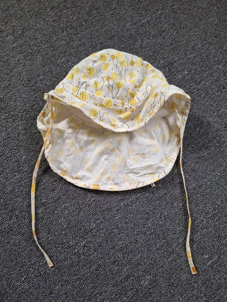 niedlicher Sommerhut mit Zitronen für Babys mit Schnüren, Gr. 48/49