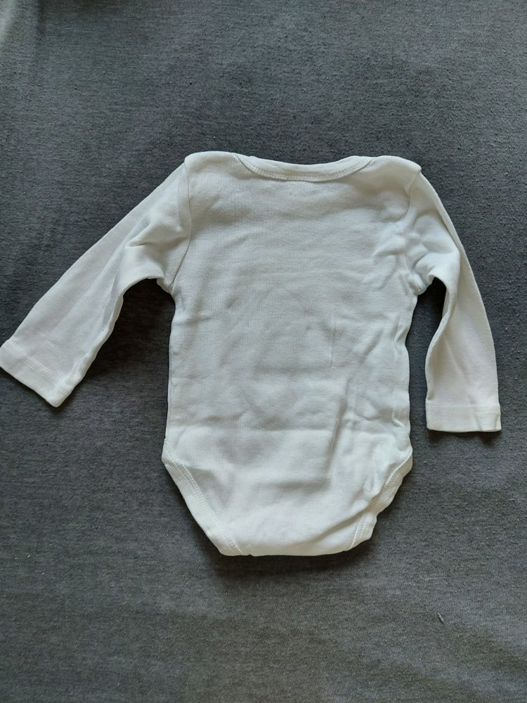 weißer Langarmbody Gr. 50/56