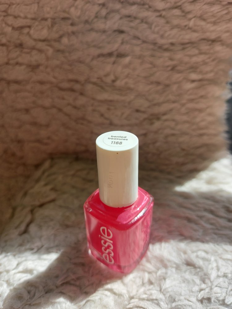 Essie 1168 berried treasures Nagellack