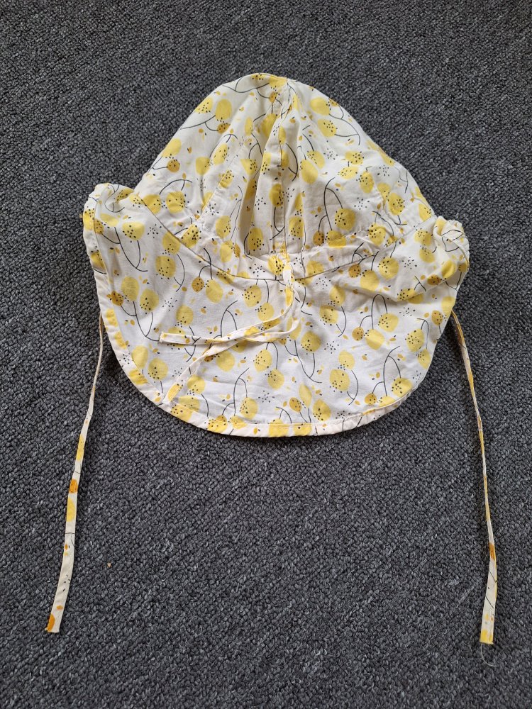 niedlicher Sommerhut mit Zitronen für Babys mit Schnüren, Gr. 48/49