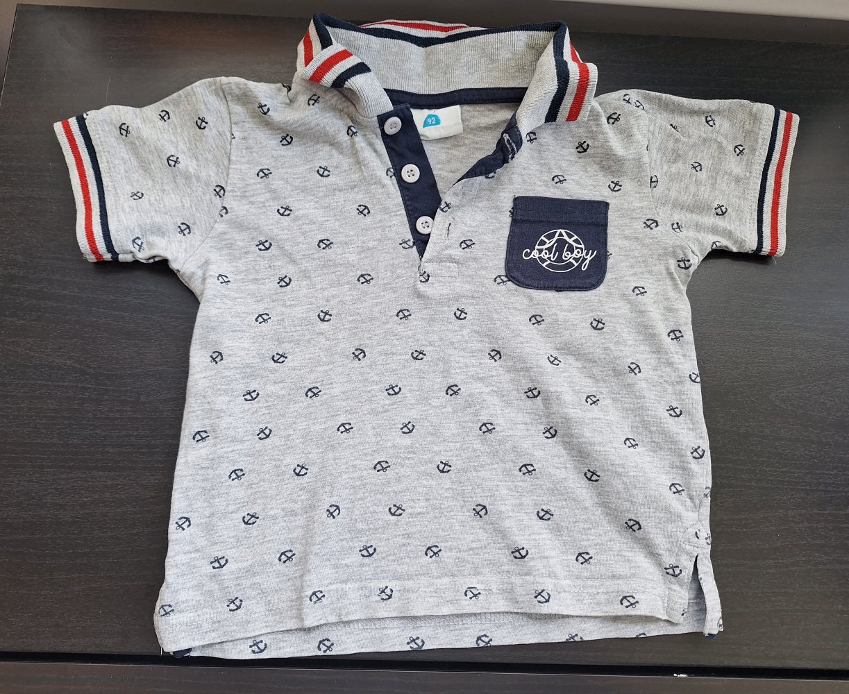 Graues Poloshirt mit Ankern Gr. 92